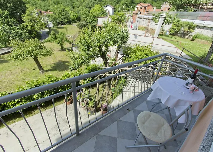 Vesna Free Parking